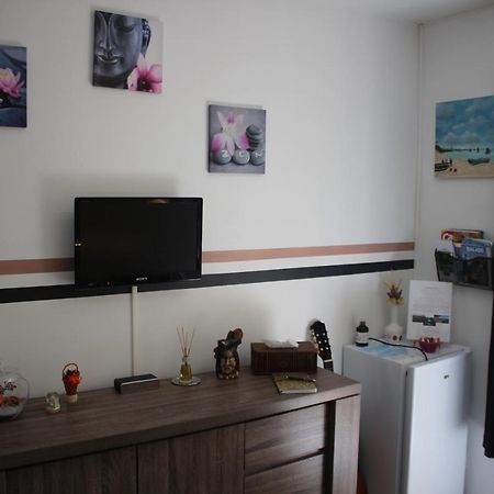 Philippe & Marie, A Louer Petite Chambre Chez L'Habitant Avec Terrasse Dans Villa, Au Pied Du Luberon 쿠쿠론 외부 사진
