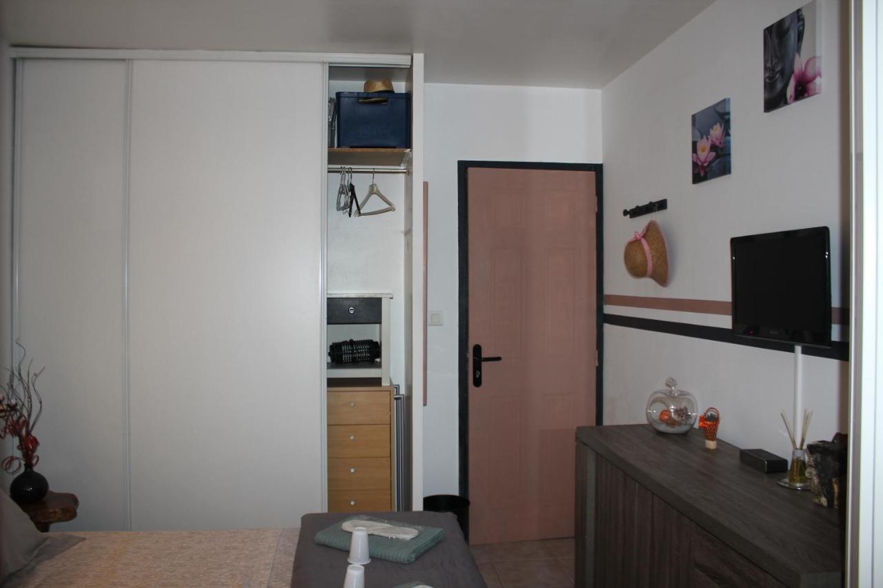 Philippe & Marie, A Louer Petite Chambre Chez L'Habitant Avec Terrasse Dans Villa, Au Pied Du Luberon 쿠쿠론 외부 사진