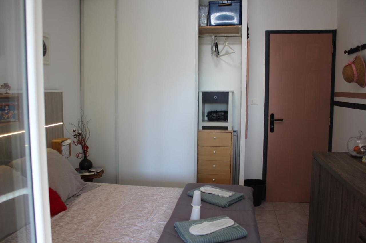 Philippe & Marie, A Louer Petite Chambre Chez L'Habitant Avec Terrasse Dans Villa, Au Pied Du Luberon 쿠쿠론 외부 사진